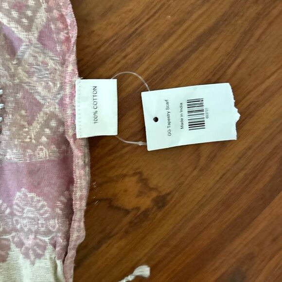 NWT lavender Paisley with pearl detail shawl wrap  scarf pashmina - Picture 3 of 4